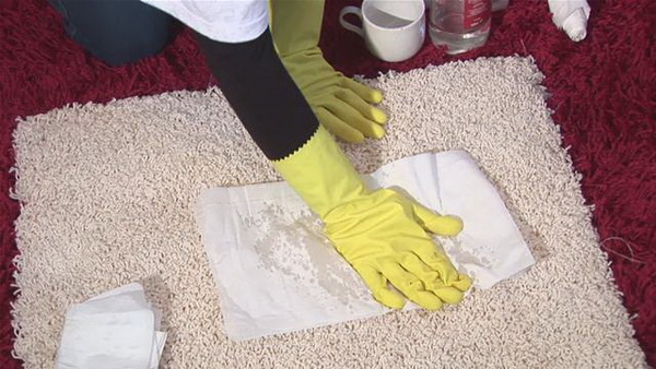 Як почистити килим