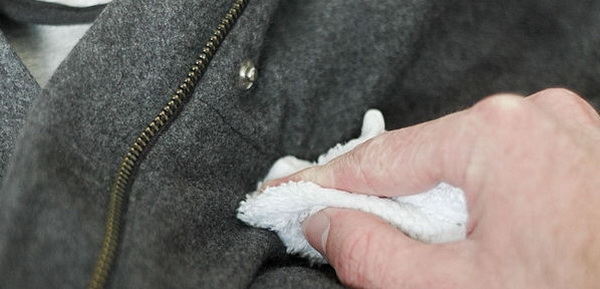 як почистити драпове пальто
